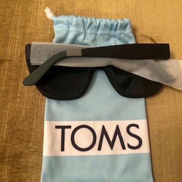 Tom's Brand new Black Matte Sydney Sunglasses - Picture 2 of 4